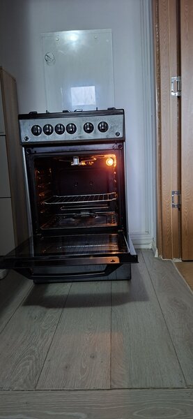 Aragaz cu aprindere electrica